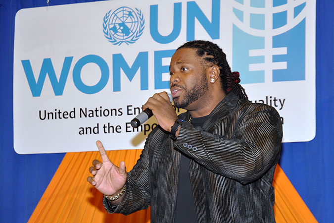 UNiTE artist and HeForShe Champion Michael “Mikey” Mercer performing his song “Turn up the Love” at the Step It Up for Gender Equality event on 31 October, Barbados. Photo: UN Women/Ricardo Leacock