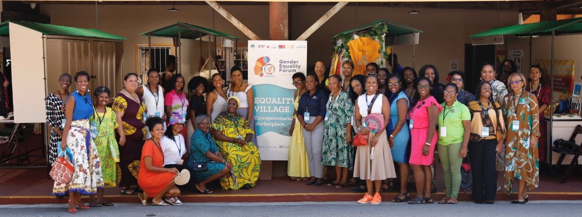 DED Nyaradzayi Gumbonzvanda with women of the equality village