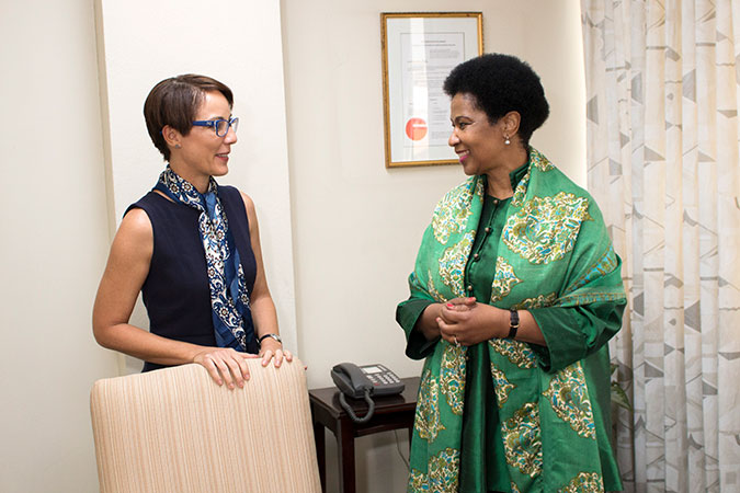 Jamaica's Minister of Foreign Affairs, Senator The Honourable Kamina Johnson Smith with UN Women Executive Director Phumzile Mlambo-Ngcuka on 1 November. Photo: UN Women/Jean-Pierre Kavanaugh