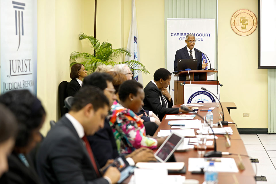 Justice Adrian Saunders of the Caribbean Court of Justice kicked off the discussion of the gender-sensitive administration of justice and the impact of collaboration with UN Women on the policies of the Court. Photo: UN Women/Ryan Brown